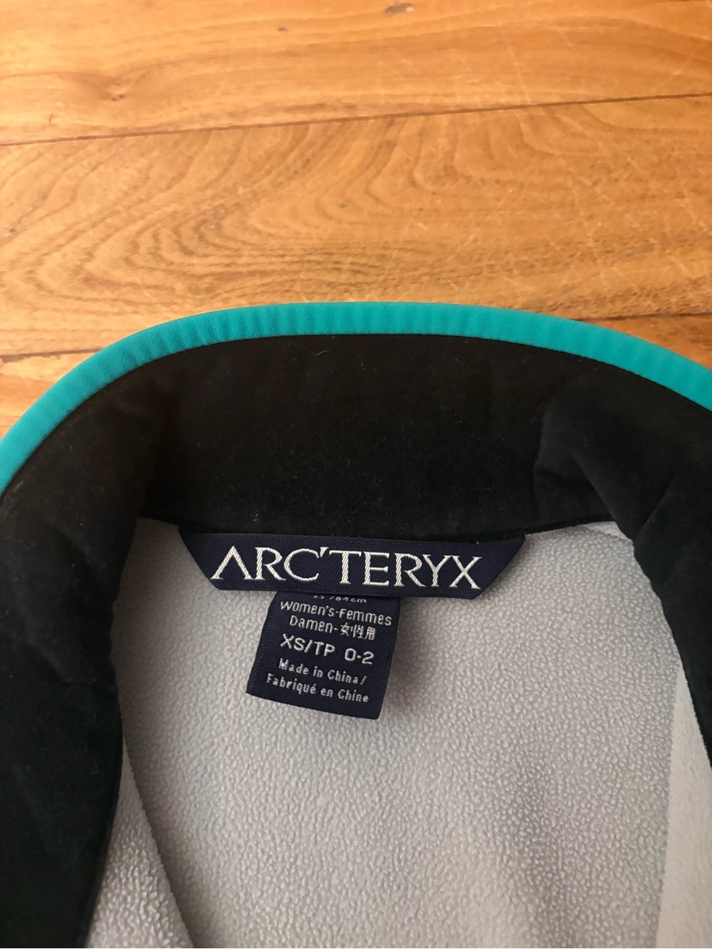 Women’s Arc’teryx jacket - Picture 2 of 3